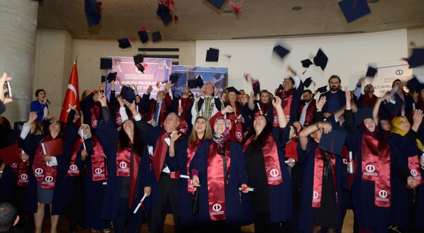 Anadolu Üniversitesi’nin Köln'de mezuniyet coşkusu  