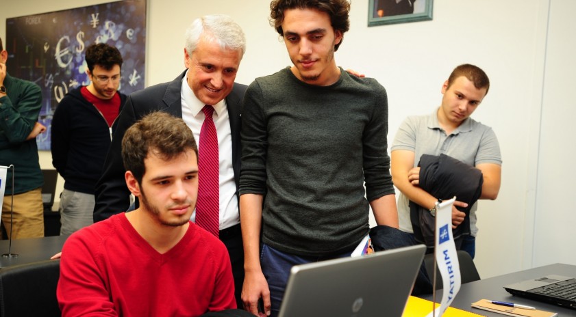 Anadolu Üniversitesi’nden öğrencilerine finans laboratuvarı