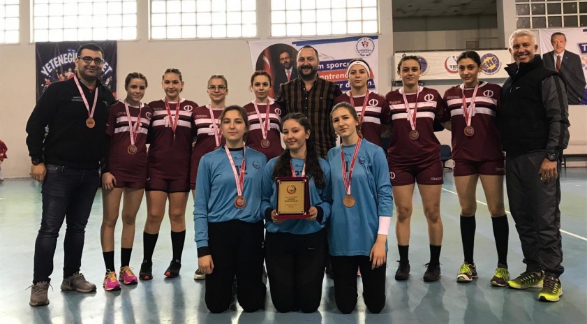 Üniversitemiz hentbol ve voleybol takımları haftayı galibiyetle kapadı