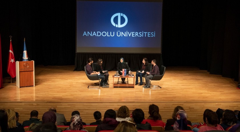 Adalet ve Kalkınma Partisi Grup Başkan Vekili Tokat Milletvekili Özlem Zengin Anadolu Üniversitesi'nde gençlerle buluştu