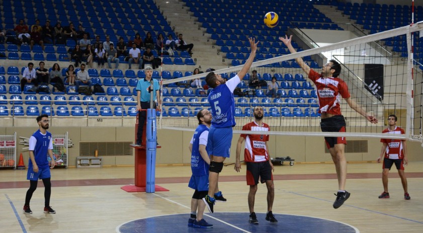 Voleybol erkeklerde finalin adı belli oldu: “AÖF-Mühendislik”