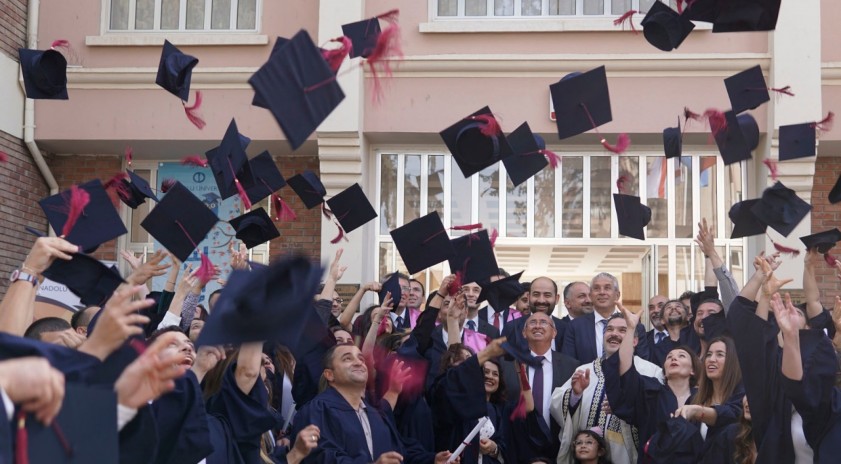 Anadolu Üniversitesi’nden Lefkoşa’da Mezuniyet Töreni