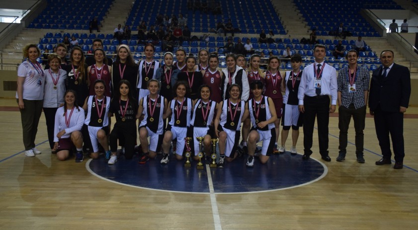 Kadınlar basketbolda şampiyon Hukuk