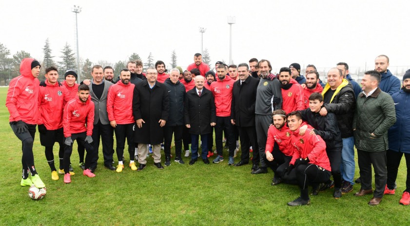 Vali Çakacak ve Rektör Çomaklı’dan Eskişehirsporlu futbolculara ziyaret