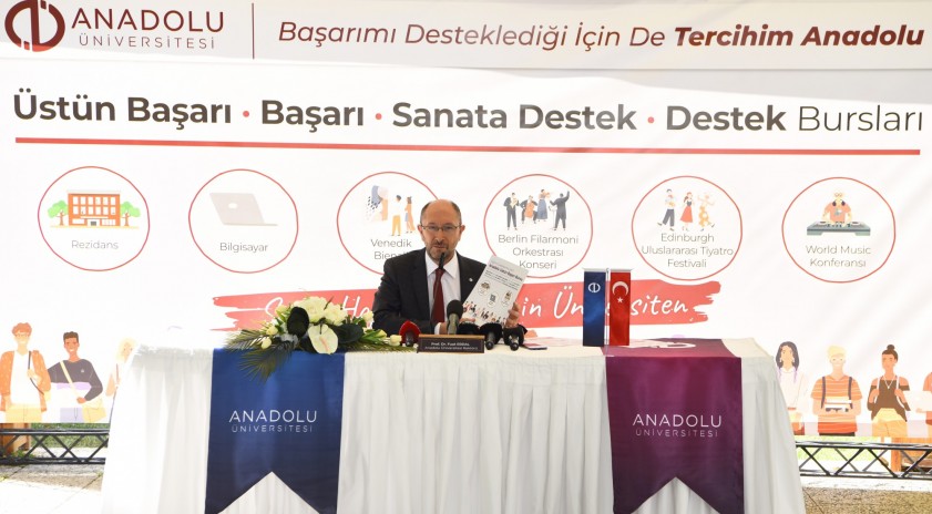 Anadolu Üniversitesi başarının yanında!