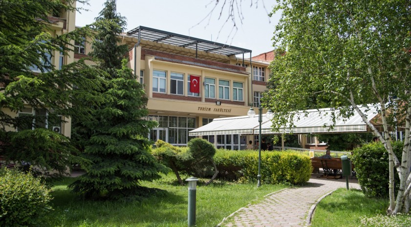 Turizm sektörüne başarılı profesyoneller yetiştirmeye devam ediyoruz