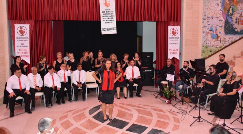 TÜDAM konser ve halk dansları gösterisine ev sahipliği yaptı