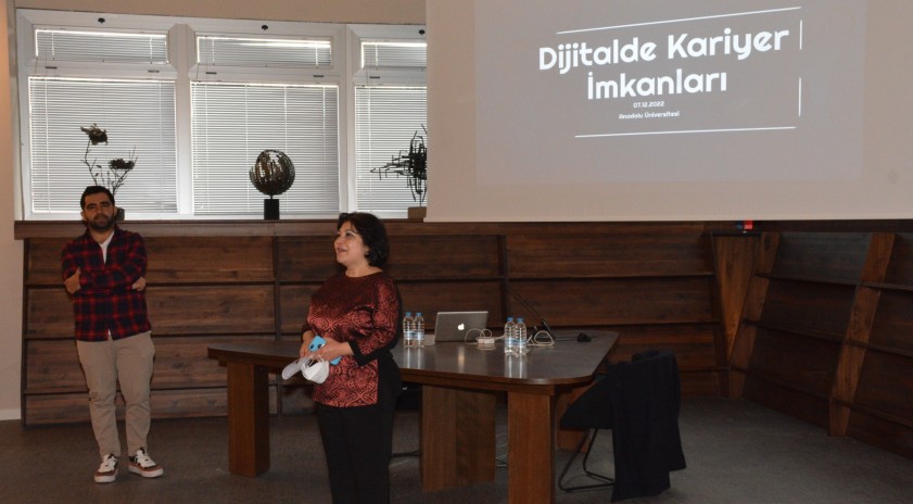 İBF’de “Dijitalde Kariyer Olanakları” konuşuldu