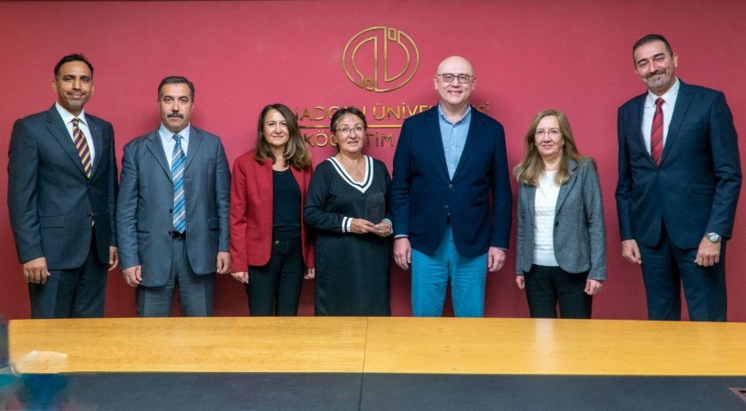 Açıköğretim Fakültesi Şube Müdürü Şengül Çolpankan'a veda yemeği düzenlendi