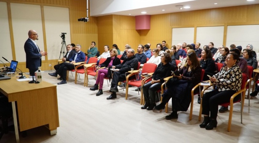 “Üretken Yapay Zekâ Çağında Eğitimi Yeniden Düşünmek” semineri gerçekleştirildi