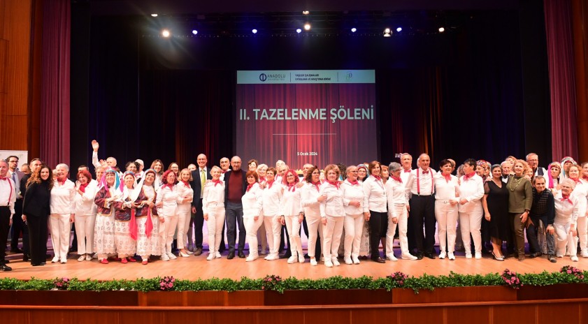 Tazelenme Üniversitesi öğrencilerinden dönem sonu şenliği