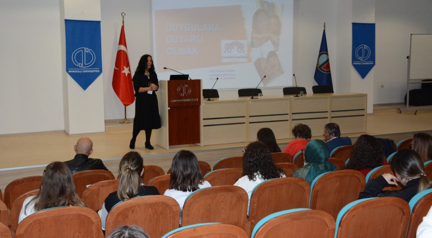 “Duygulara Duyarlı Olmak” semineri Eğitim Fakültesinde gerçekleştirildi