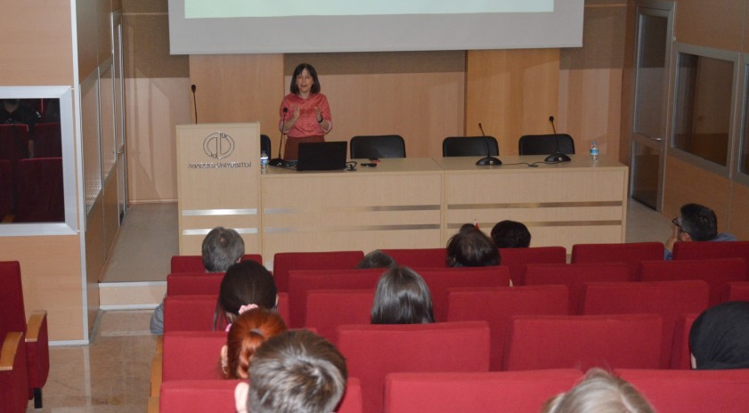 Edebiyat Fakültesinde “İki Demir Çubukla Başlayan Bir Kent Hikayesi” semineri gerçekleştirildi