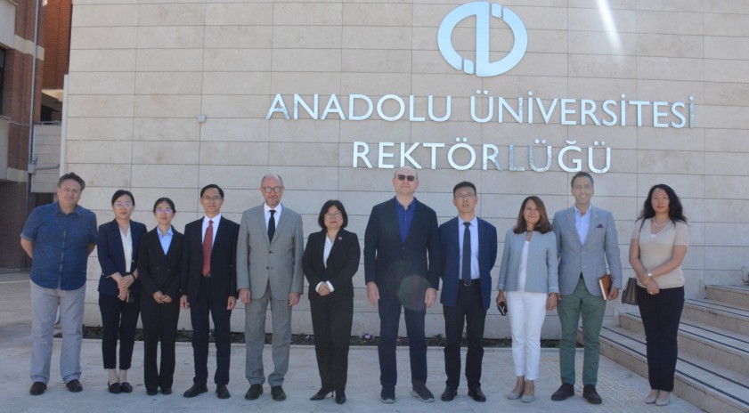 Çin Açık Üniversitesi, Anadolu Üniversitesini ziyaret etti