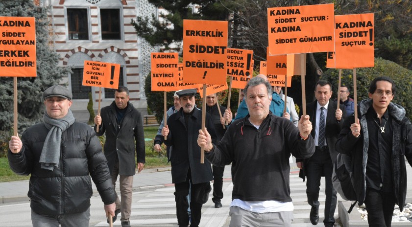 Anadolu Üniversitesi erkeklerinden “Kadına Şiddete” güçlü mesaj