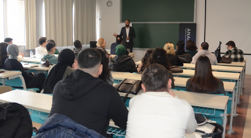 İİBF’de “Öğrencilikten Girişimciliğe Kariyer Yolculuğum” söyleşisi gerçekleştirildi
