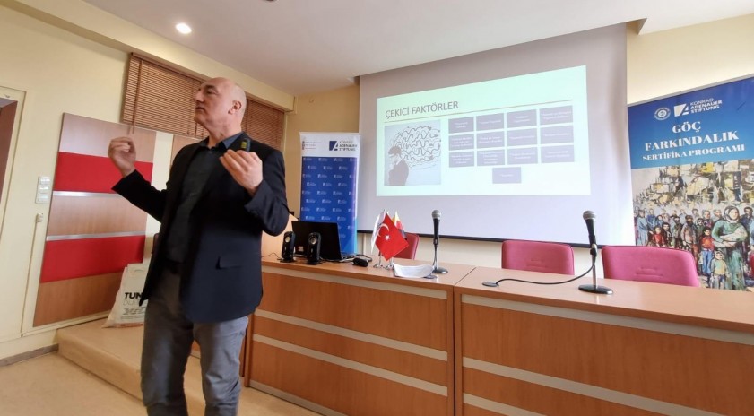 Edebiyat Fakültesinde  “Göç Farkındalık Programı” eğitimi düzenlendi