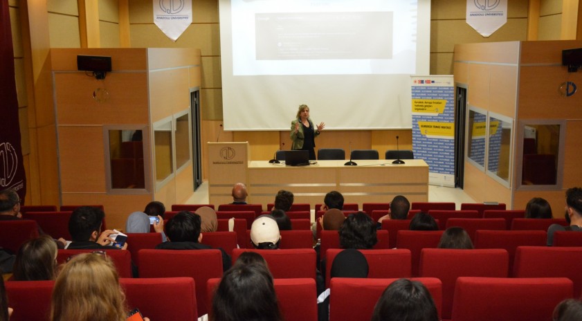 Edebiyat Fakültesi seminerleri devam ediyor