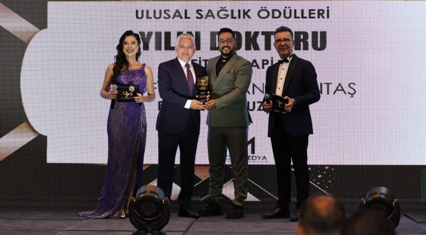 Prof. Dr. Ayhan Altıntaş'a fitoterapi alanında ödül