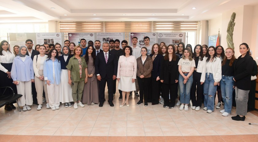 Eczacılık Fakültesinde “Topluma Hizmet Uygulamaları” dersi kapsamında sergi açıldı