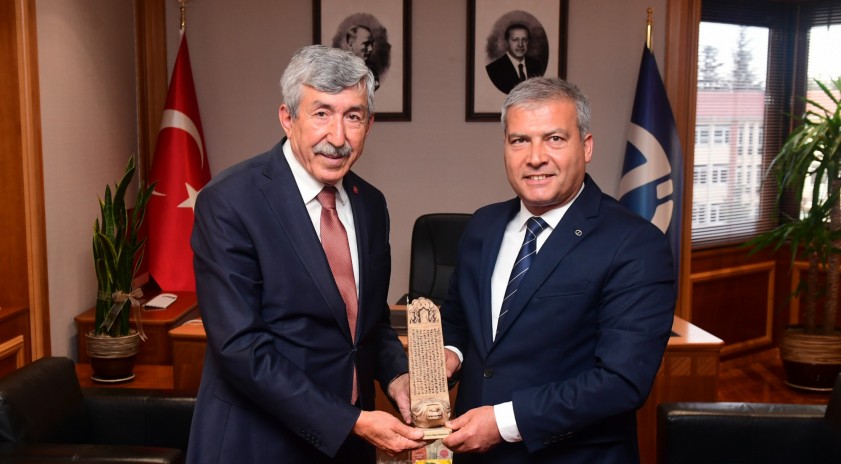 Eskişehir Türk Ocağından Rektör Adıgüzel’e ziyaret