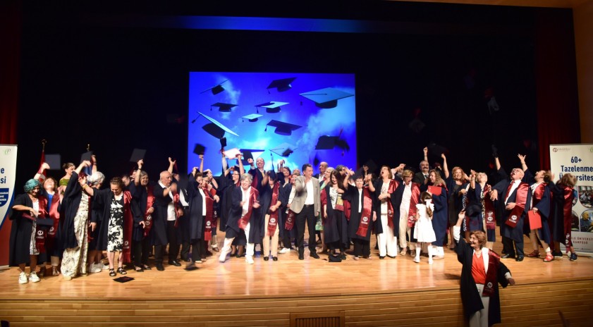 60+ Tazelenme Üniversitesi mezunlarını törenle uğurladı