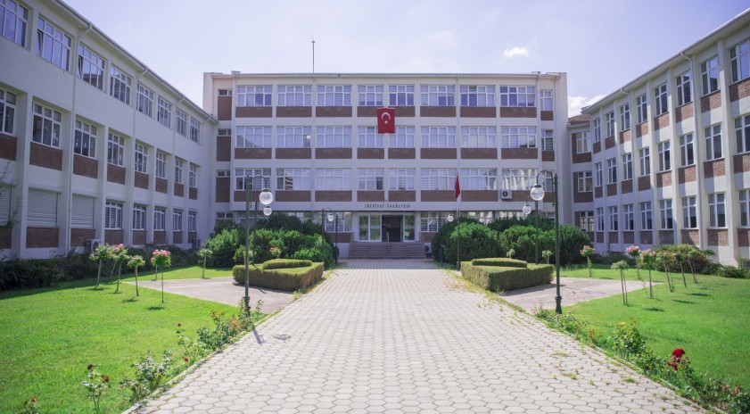Anadolu Üniversitesi Edebiyat Fakültesi: Geçmişten Geleceğe Bilimin Işığında Bir Yolculuk