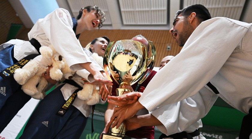Anadolu Üniversitesi'nden Avrupa’da madalya yağmuru