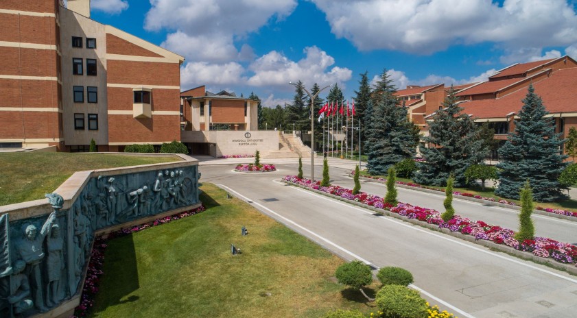 Anadolu Üniversitesi YKS 2025 başarılarıyla öne çıktı