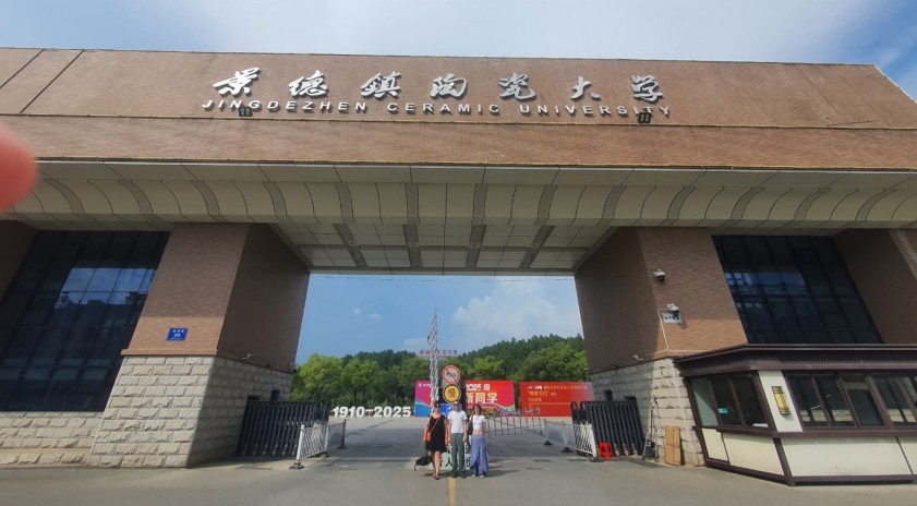 Anadolu Üniversitesi mezunlarına Jingdezhen Üniversitesi’nden tam burs başarısı