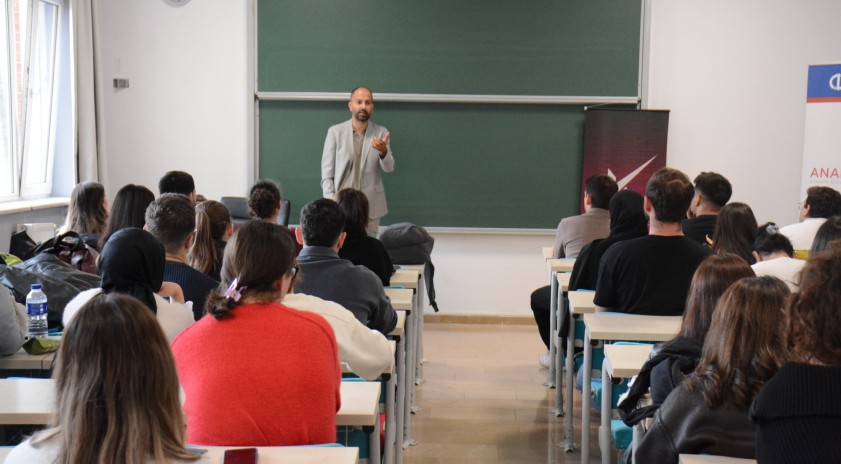 ANAKARİYER tarafından düzenlenen “Kampüste Kariyer” etkinlikleri başladı