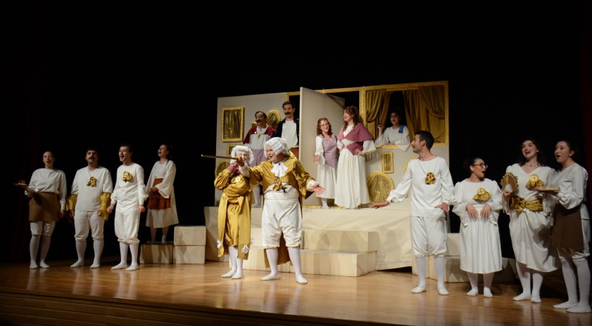 "Kibarlık Budalası" tiyatroseverlerle buluştu