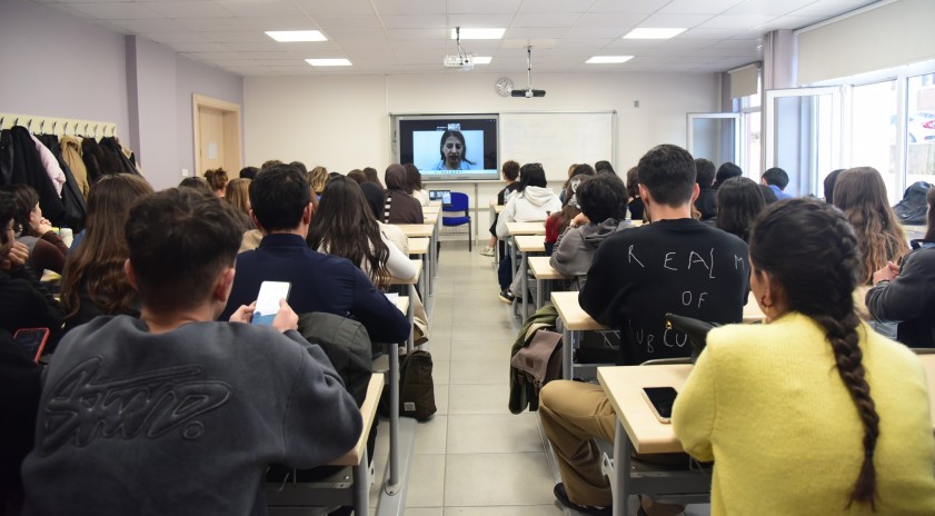 “Uluslararası Sosyal Hizmet: İnsan Yardımında Kariyer Yolculuğu” semineri düzenlendi