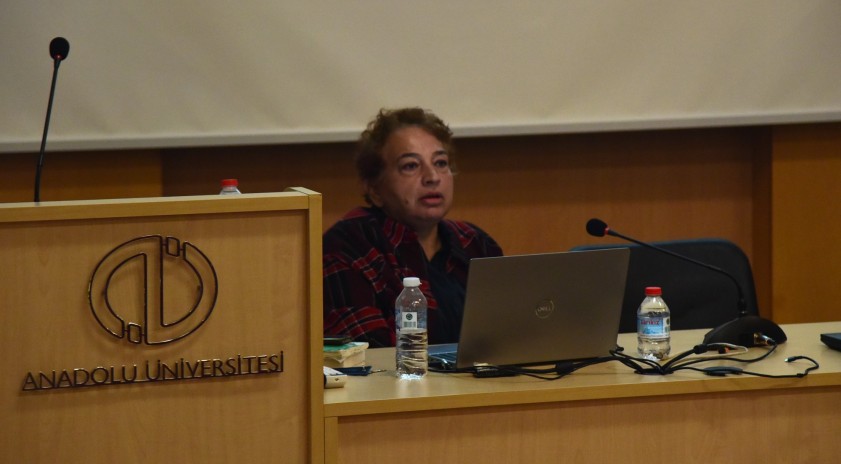 “Bir Sosyolog Ömrünü Neye Vermeli?” semineri düzenlendi