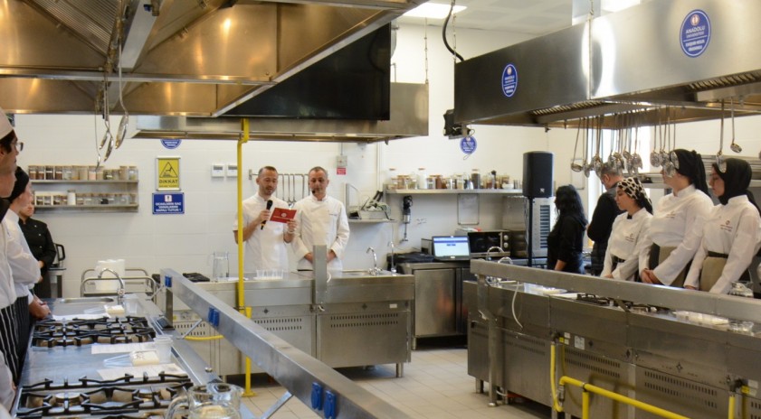 EMYO’da “Mutfakta Bilim Var!” atölyesi düzenlendi