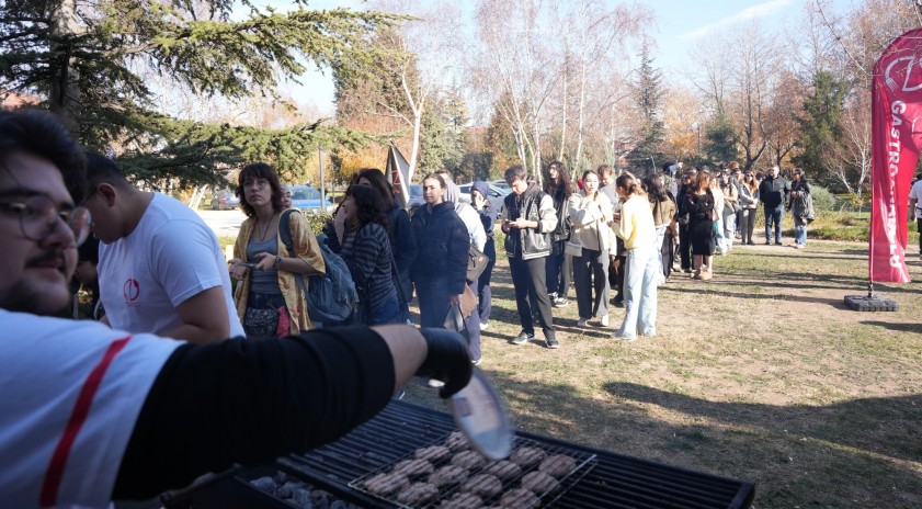 Gastronomi ve Mutfak Sanatları Bölümü öğrencilerinden “Dönem Arası Köfte Molası”