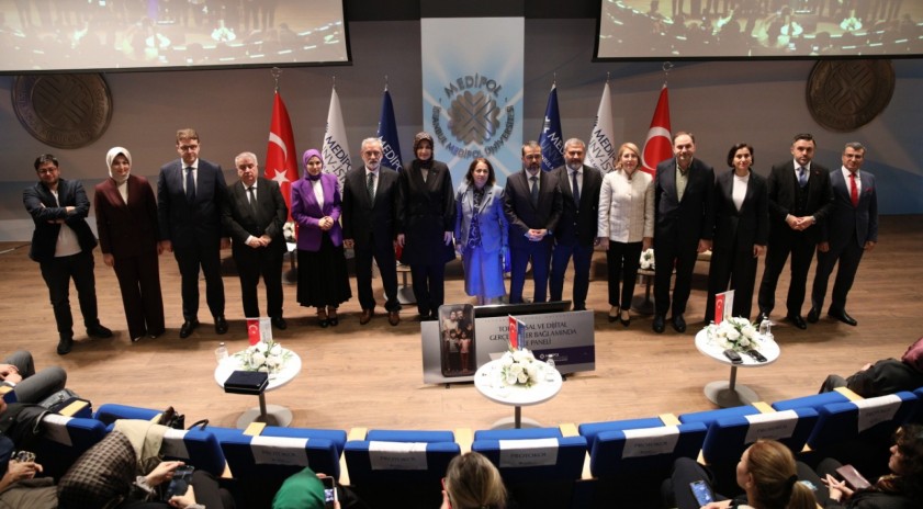 Rekt&ouml;r Adıg&uuml;zel "Toplumsal ve Dijital Ger&ccedil;eklikler Bağlamında Aile Paneli"ne katıldı