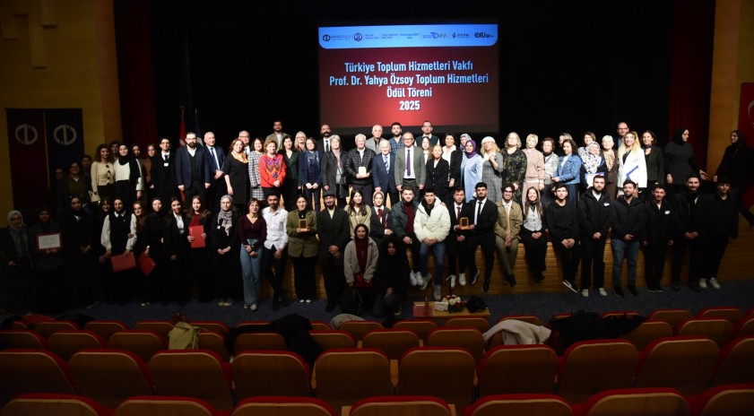 Prof. Dr. Yahya &Ouml;zsoy Toplum Hizmetleri &Ouml;d&uuml;lleri sahiplerini buldu