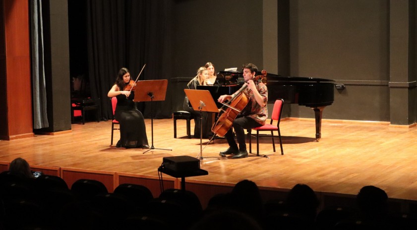 Koral &Ccedil;algan Salonu&rsquo;nda keman, viyolonsel ve piyano resitali