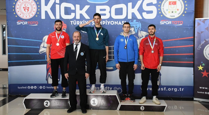 Anadolu &Uuml;niversitesi &ouml;ğrencileri Kick Boks Şampiyonasından madalya ile d&ouml;nd&uuml;