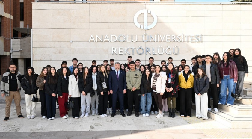 Anadolu &Uuml;niversitesinde lise tanıtım turları devam ediyor