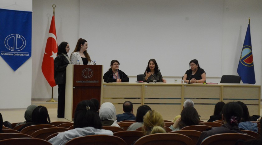 &Uuml;st&uuml;n zek&acirc;lı &ccedil;ocuklara y&ouml;nelik yanlış algılar tartışıldı 