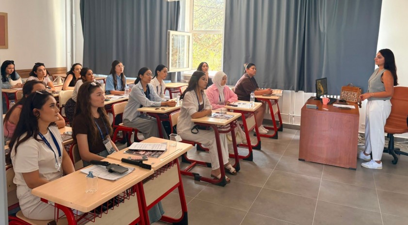 Kazakistanlı &ouml;ğrenciler A&Ouml;F ile T&uuml;rk Dili ve K&uuml;lt&uuml;r&uuml;n&uuml; yerinde deneyimledi